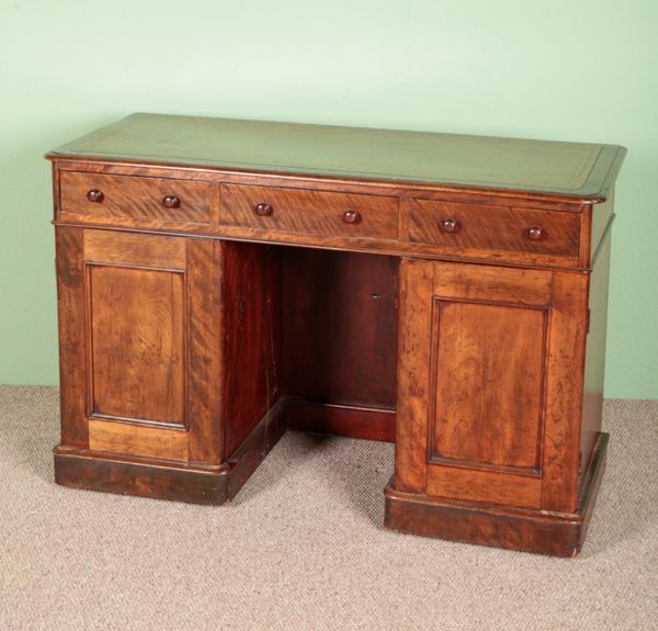 A VICTORIAN MAHOGANY PEDESTAL DESK