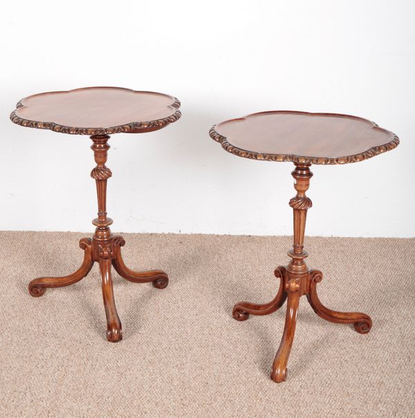 A PAIR OF MAHOGANY OCCASIONAL TABLES