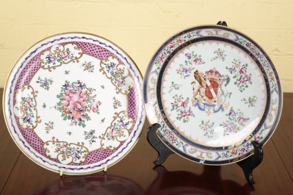 A SAMSON PORCELAIN ARMORIAL CHARGER