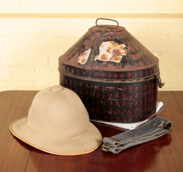 A WWII BRITISH ARMY PITH HELMET