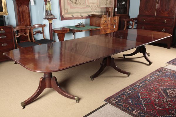 A FINE GEORGE III CUBAN MAHOGANY THREE PILLAR DINING TABLE