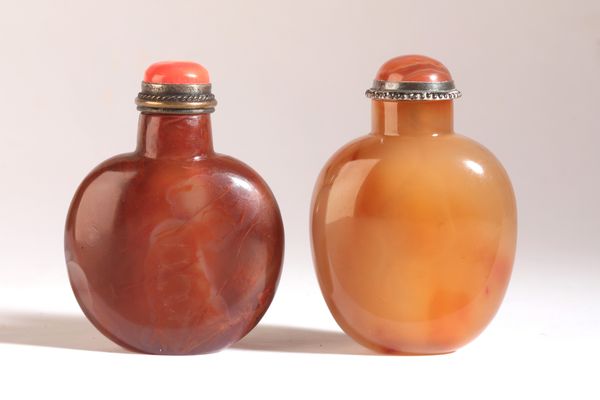 A CHINESE AGATE SNUFF BOTTLE