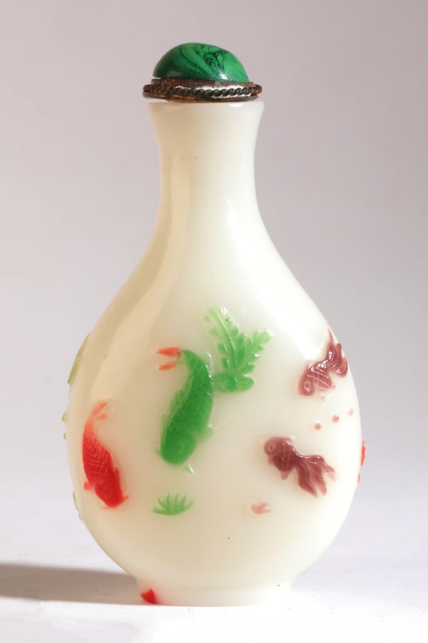 A CHINESE GLASS SNUFF BOTTLE