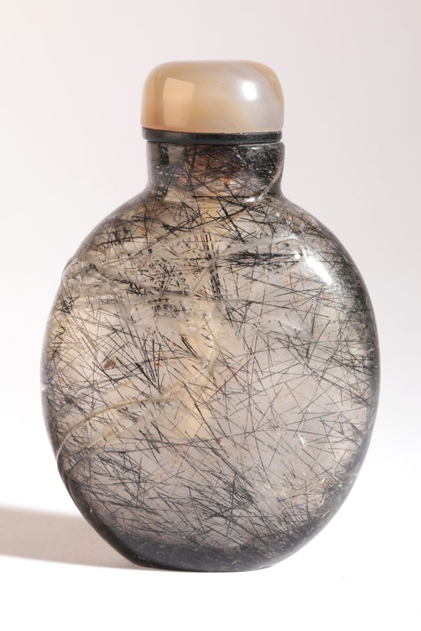 A CHINESE 'HAIR CRYSTAL' SNUFF BOTTLE