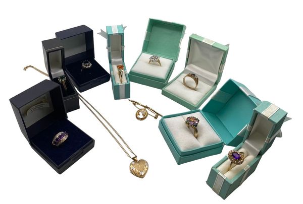 A COLLECTION OF 9CT GOLD JEWELLERY