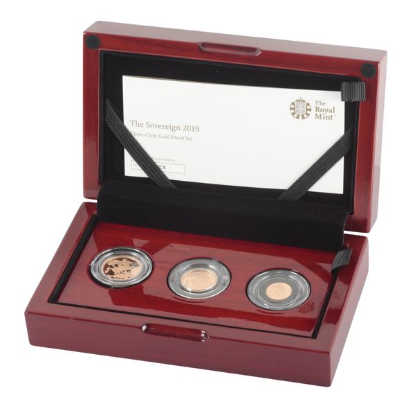 THE ROYAL MINT: A 2019 THREE PIECE SOVEREIGN GOLD PROOF SET