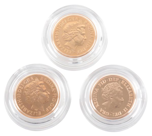 THE ROYAL MINT: HER MAJESTY THE QUEEN'S JUBILEE SOVEREIGN THREE COIN SET