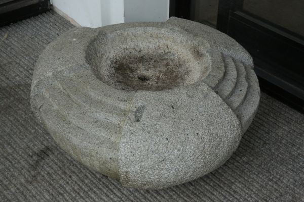 A HARDSTONE FOUNTAIN OR SHALLOW PLANTER