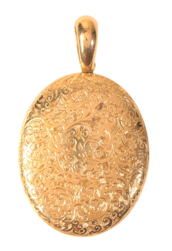 AN ANTIQUE LOCKET PENDANT