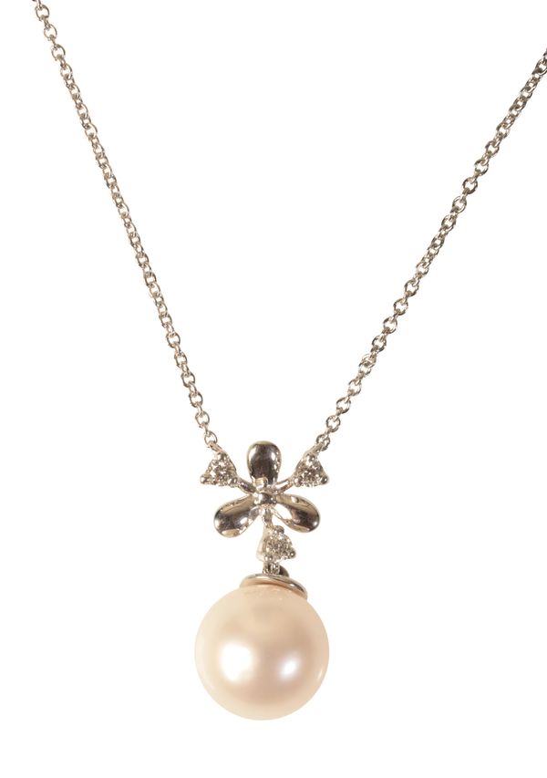 A PEARL AND DIMOND PENDANT NECKLACE