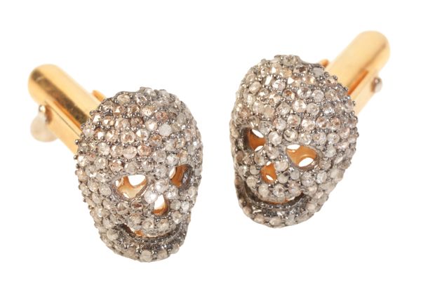 A PAIR OF MOMENTO MORI STYLE DIAMOND SKULL CUFFLINKS