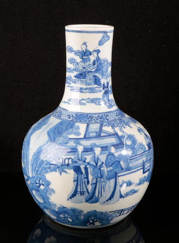 A CHINESE PORCELAIN BLUE AND WHITE BOTTLE VASE