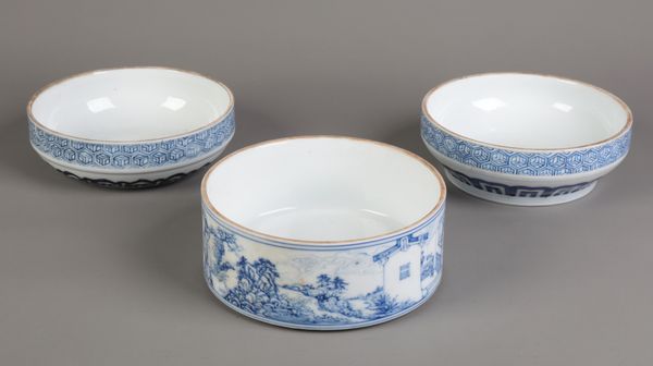 A CHINESE PORCELAIN BLUE AND WHITE THREE PIECE STACKING BOX