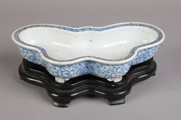 A CHINESE PORCELAIN BLUE AND WHITE SHAPED BOWL OR BONSAI PLANTER