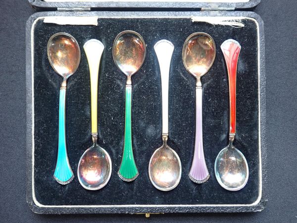 A CASED SET OF NORWEGIAN ENAMEL TEASPOONS