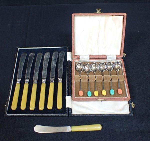 A CASED SET OF SILVER-PLATED COFFEE BEAN TEASPOONS