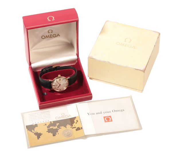 OMEGA DE VILLE: A GENTLEMEN'S 18CT GOLD WRISTWATCH