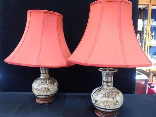 A PAIR OF SATSUMA STYLE VASE TABLE LAMPS