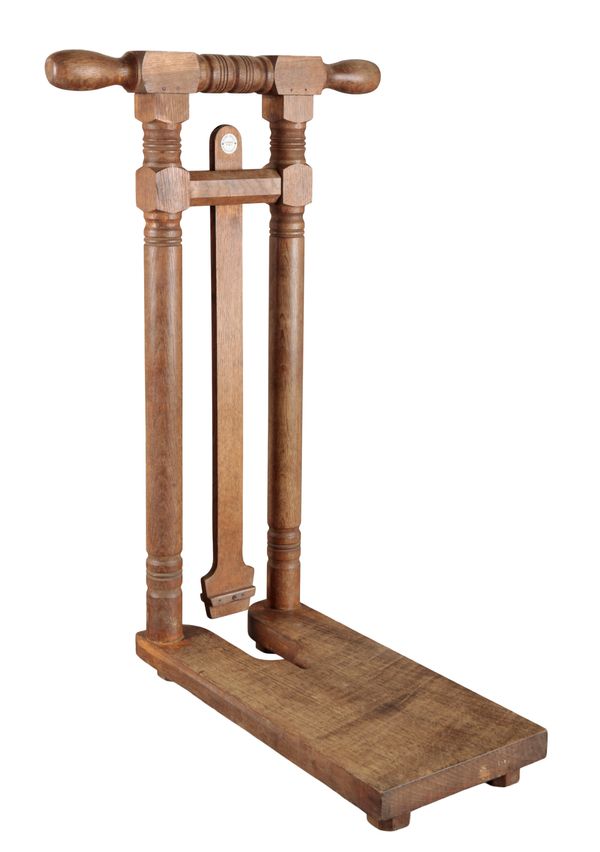 TOM HILL, LONDON: A VICTORIAN COUNTRY HOUSE FREESTANDING OAK BOOT JACK