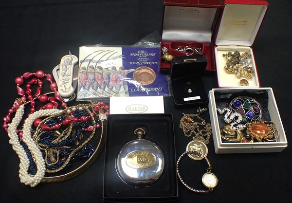 A QUANTITY OF COSTUME JEWELLERY