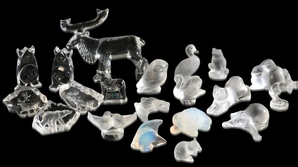 A COLLECTION OF THIRTEEN LALIQUE FROSTED AND OPAQUE GLASS ANIMALS