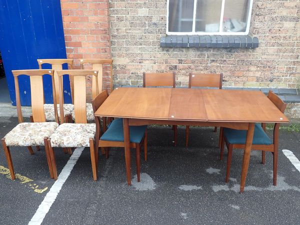 A MID-CENTURY MODERN TEAK DINING TABLE AND CHAIRS