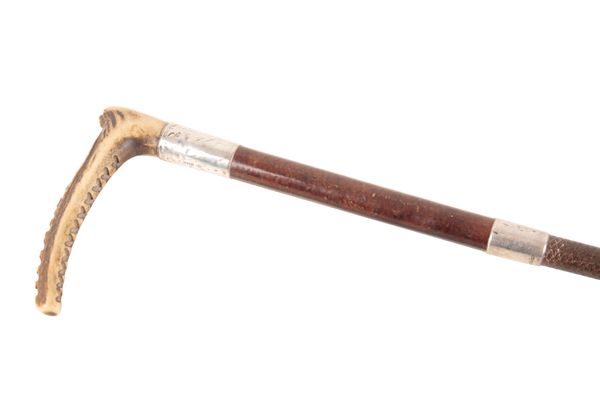 A GENTLEMAN'S ANTLER HANDLE RIDING CROP
