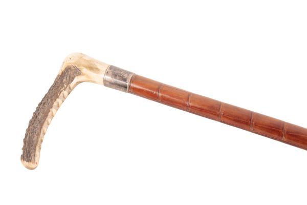 A LADIES ANTLER HANDLE HUNTING CROP