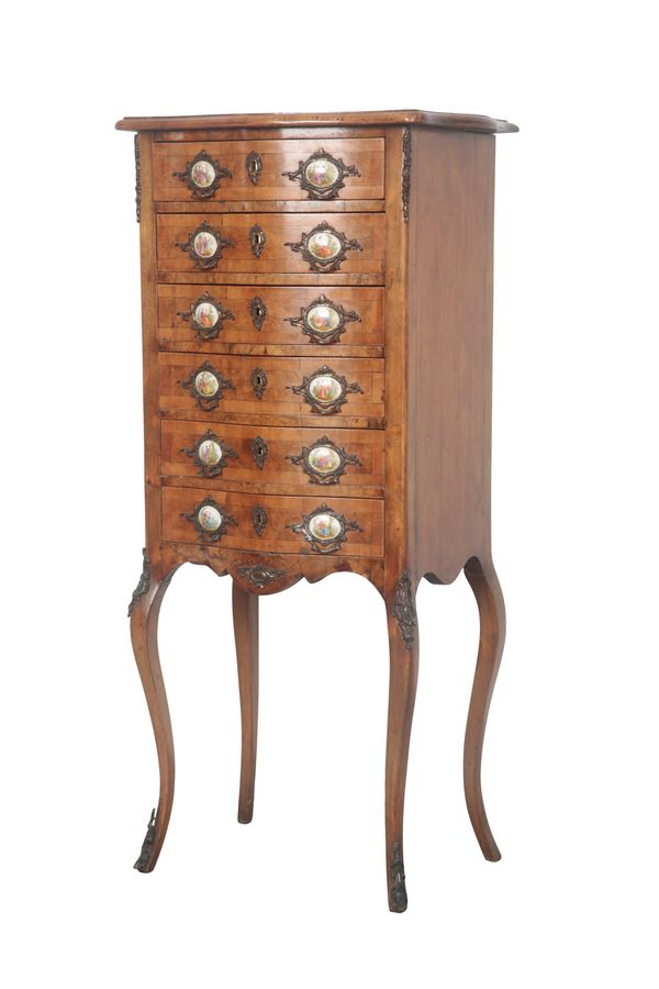 A LOUIS XV STYLE SERPENTINE FRONT CHEST OF DRAWERS