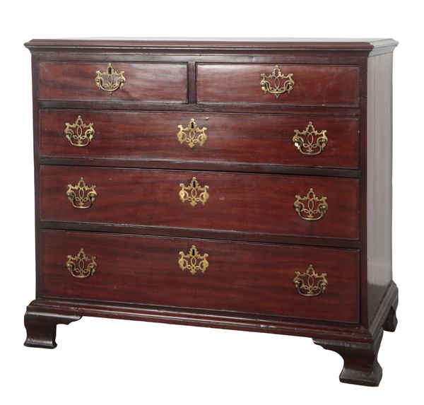 A GEORGE III MAHOGANY CHEST OF DRAWERS