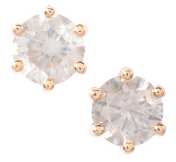 A PAIR OF DIAMOND STUD EARRINGS