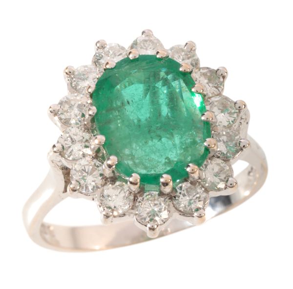 AN EMERALD AND DIAMOND CLUSTER RING