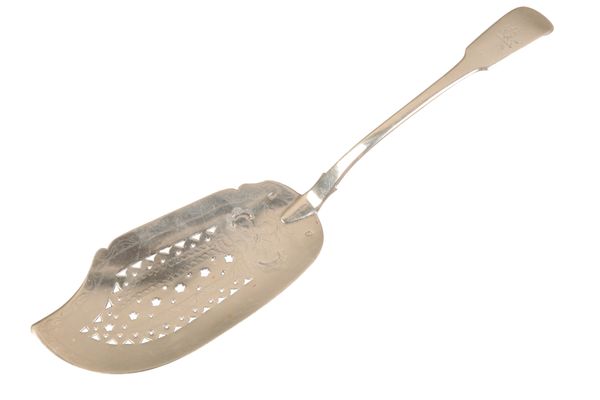 A GEORGE IV IRISH SILVER FIDDLE PATTERN FISH SLICE