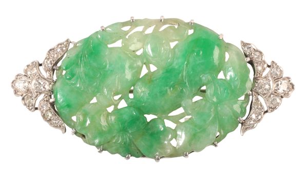 AN ANTIQUE BELLE-EPOQUE JADE AND DIAMOND BROOCH