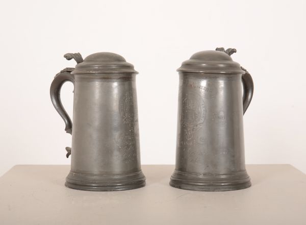 A PAIR OF 19TH CENTURY LIDDED PEWTER TANKARDS