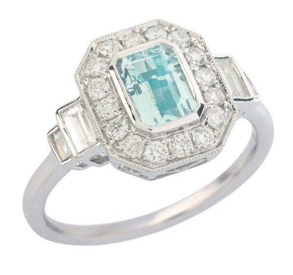AN ART DECO STYLE AQUAMARINE AND DIAMOND RING