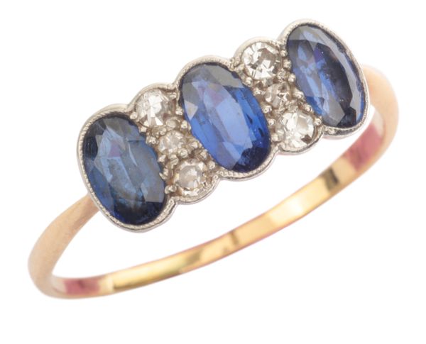 A SAPPHIRE AND DIAMOND RING
