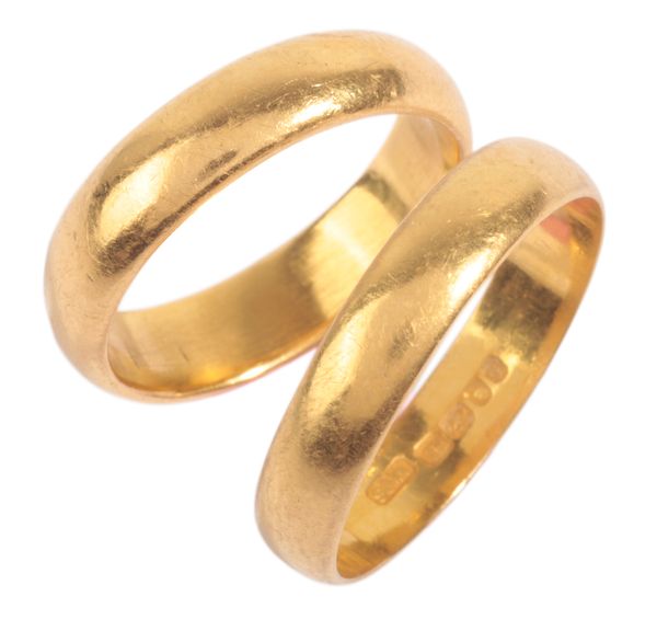 A PAIR OF 22CT GOLD WEDDING BANDS