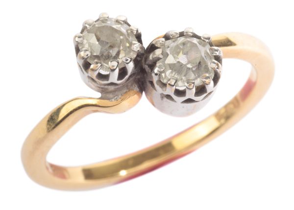 A DIAMOND TOI-ET-MOI RING