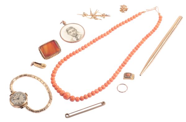 A COLLECTION OF JEWELS