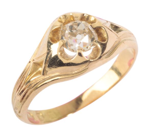 AN EDWARDIAN DIAMOND BELCHER RING