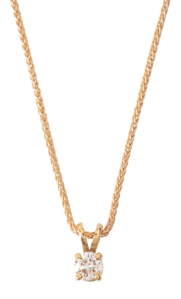 A DIAMOND PENDANT NECKLACE