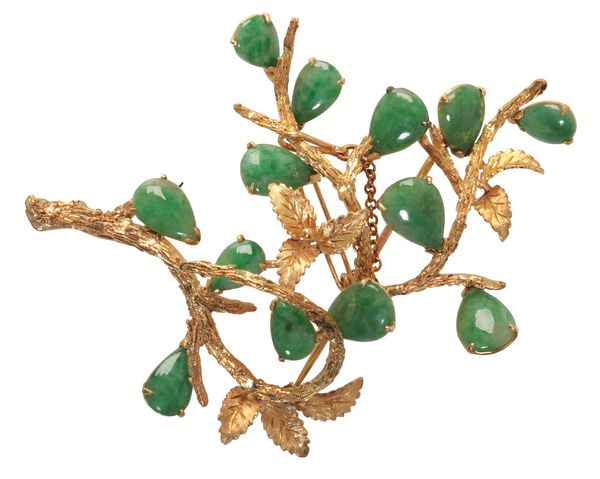 A JADE BROOCH