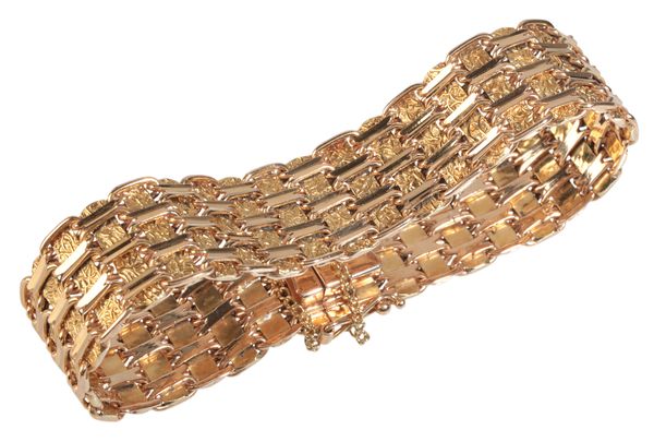 A 14CT GOLD BRACELET