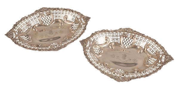 A PAIR OF LATE VICTORIAN SILVER OVAL DISHES