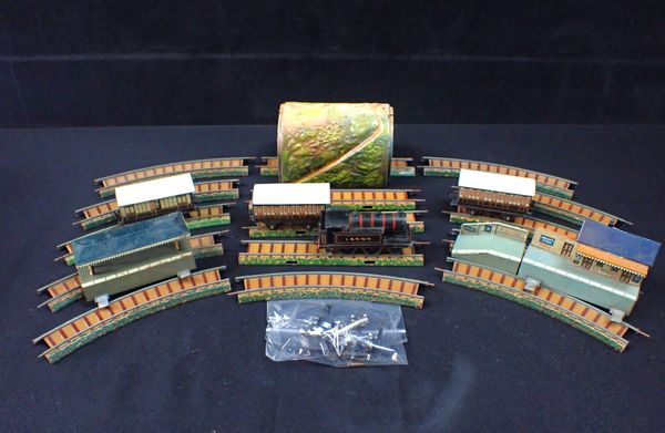 A BING L.& N.W.R. 00 GAUGE CLOCKWORK TRAIN SET