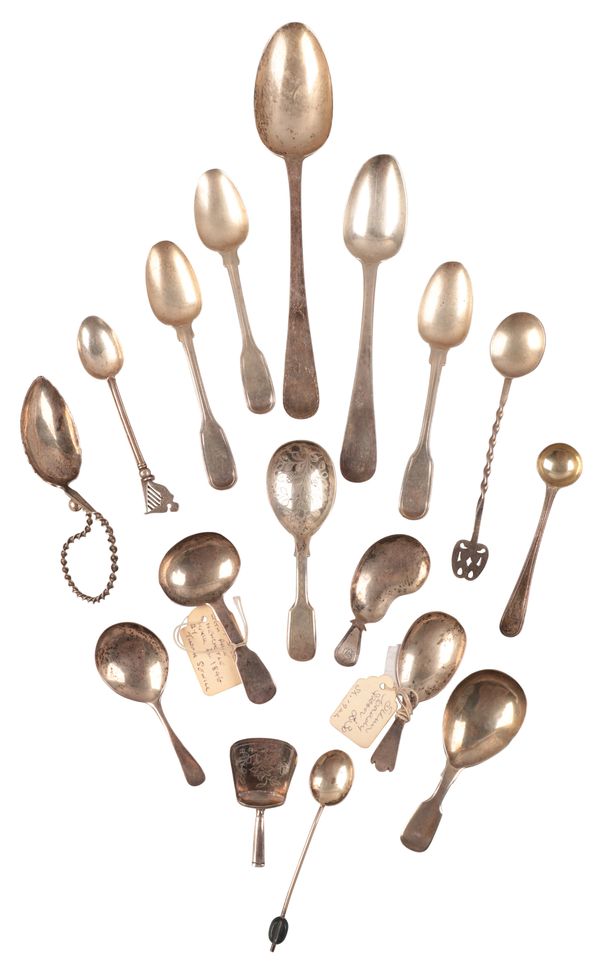 A VICTORIAN SILVER FIDDLE PATTERN CADDY SPOON