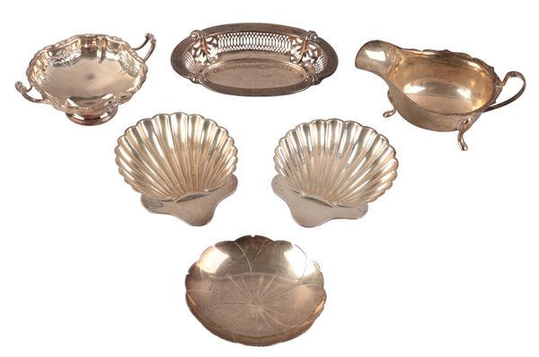 A PAIR OF GEORGE V SILVER SCALLOP BUTTER DISHES