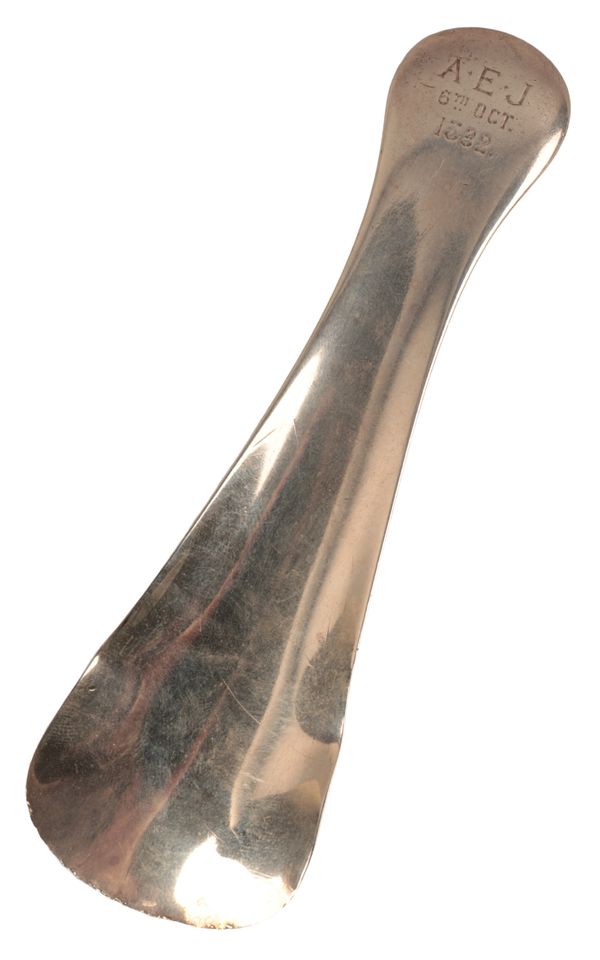 A VICTORIAN SILVER SHOE HORN