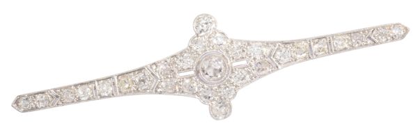 A VINTAGE DIAMOND BROOCH